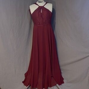 Elegant Burgundy Evening Gown with Lace Detailing and Buttoned Back